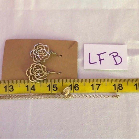 Charming Charlie Wire Flower Necklace & Earrings - Picture 9 of 11